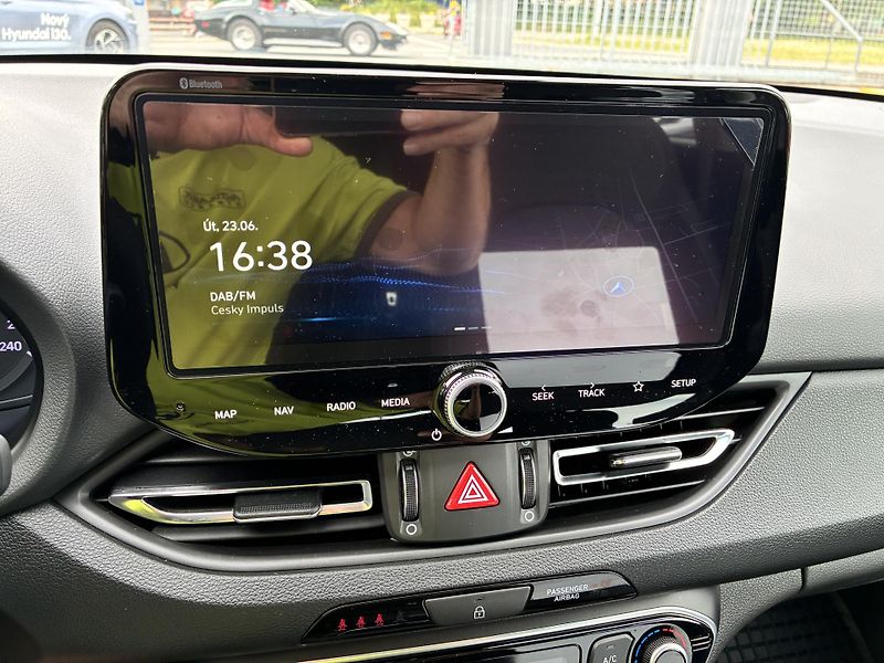 Hyundai i30 1.5T-GDi 118kW REZERVACE - fotka 18 z 34