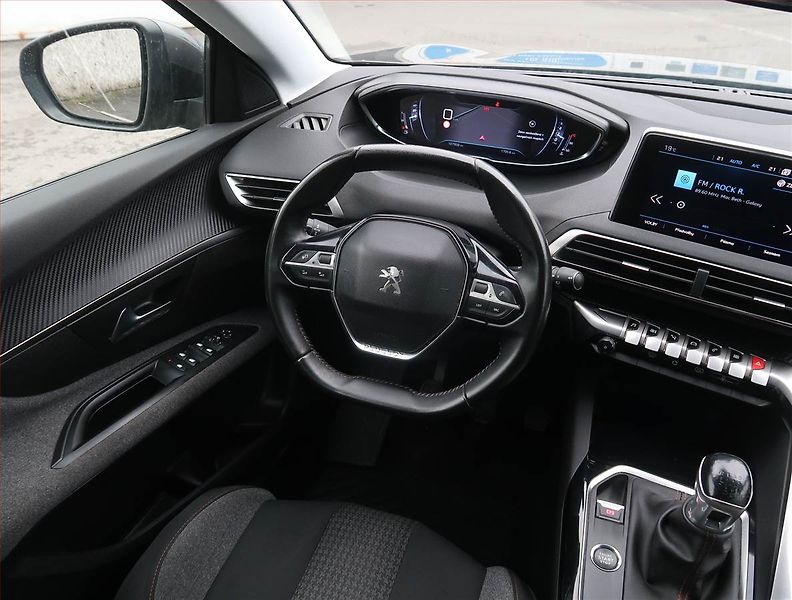 Peugeot 5008 (2020) Active PureTech 130, 7 míst - fotka 7 z 24