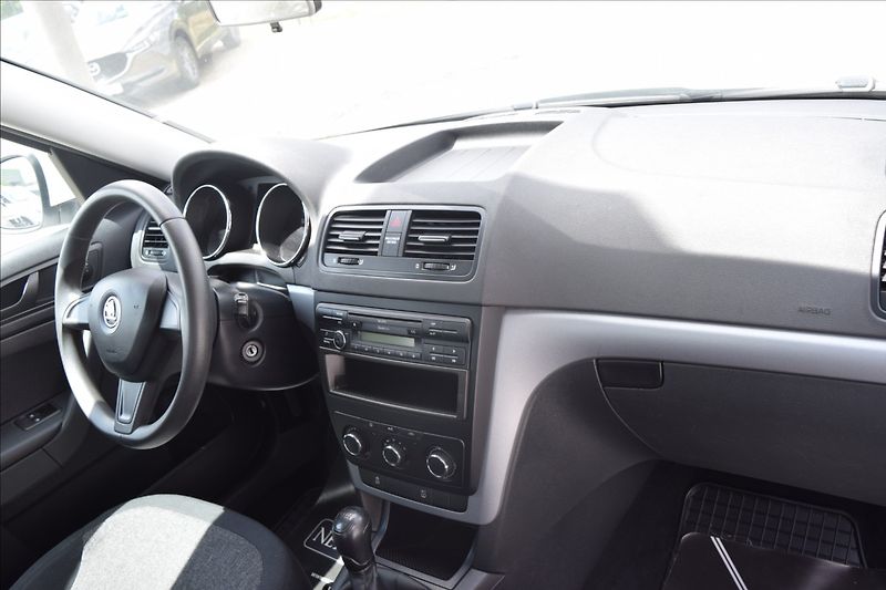 Škoda Yeti 1,2 TSI 77KW NÍZKÉ KM NOVÁ STK - fotka 22 z 46