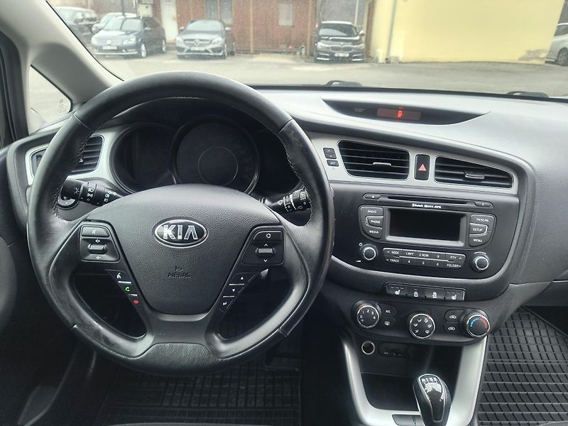 Kia Ceed (2013) 1.6 GDI 99KW/VYHŘ.VOLANT+SEDAD - fotka 23 z 49