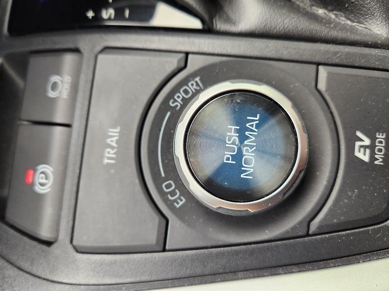 Toyota RAV4 (2021) 2.5-HYBRID-1.MAJ-KŮŽE-AUTOMAT - fotka 11 z 22