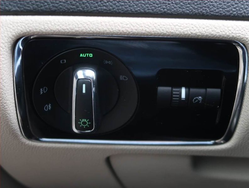 Škoda Superb (2013) Elegance 2.0 TDI, Automat - fotka 17 z 23