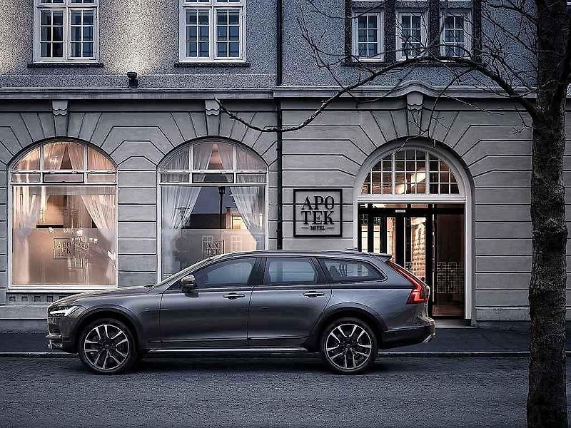 Volvo V90 Cross Country.