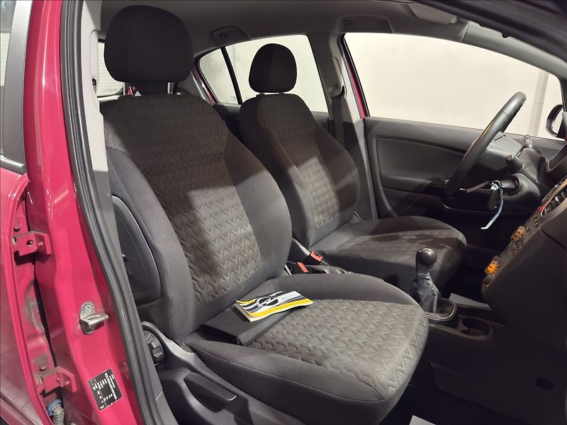 Opel Corsa 1,4   iSPORT TOP STAV I VZHLED - fotka 25 z 43