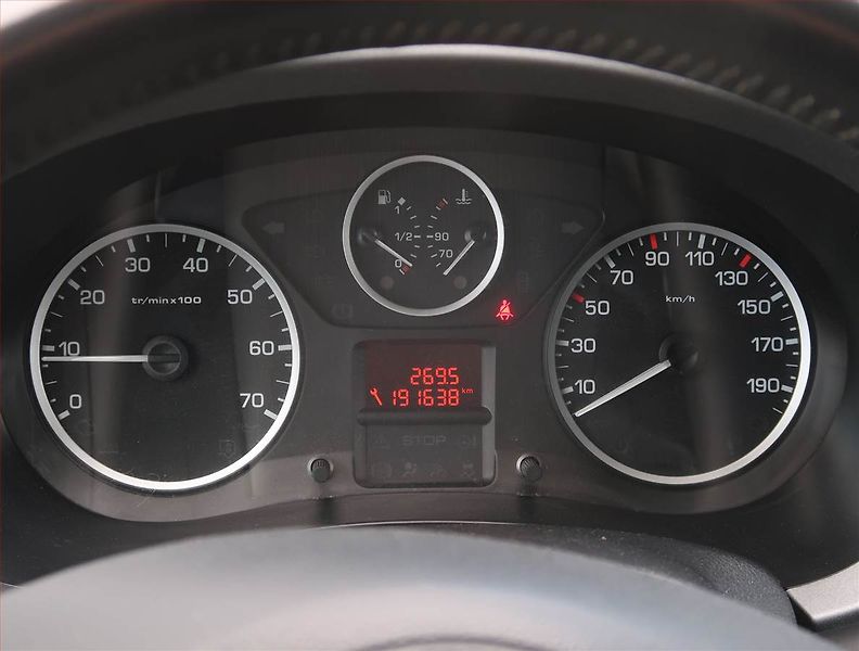 Citroën Berlingo (2016) Shine 1.6 BlueHDi, 5Míst, ČR - fotka 11 z 16