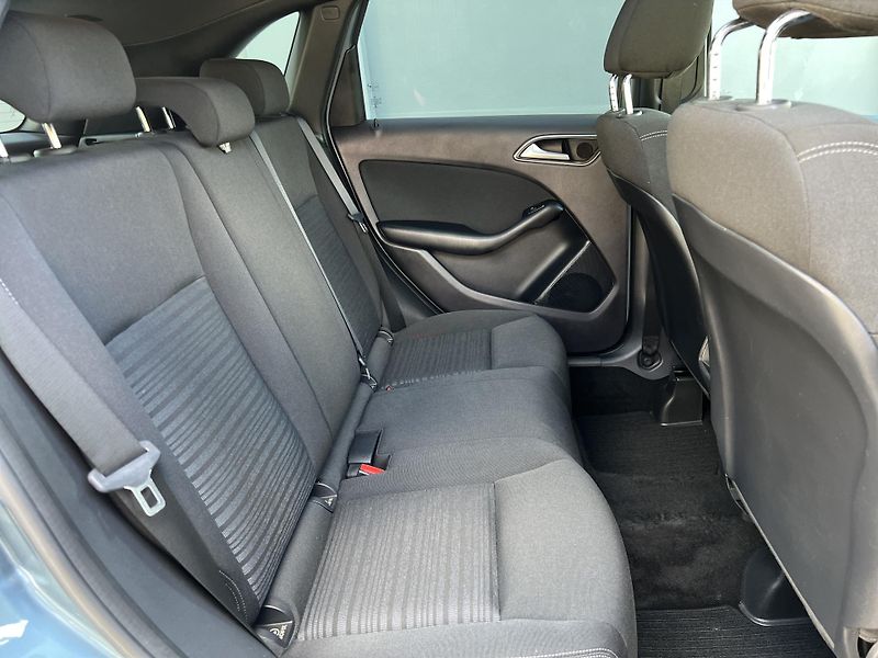 Mercedes-Benz Třídy B B180 1.6i 90kw KAMERA NAVI ALU - fotka 36 z 50
