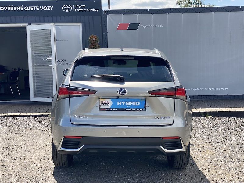 Lexus NX 300h 2.5HSD, ČR-2m, Limited, 4x4 - fotka 6 z 31