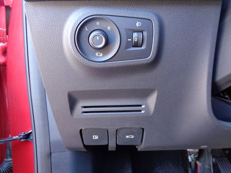 MG ZS 1,0i 111 PS,AT,Excl,MÁLO KM! - fotka 11 z 31