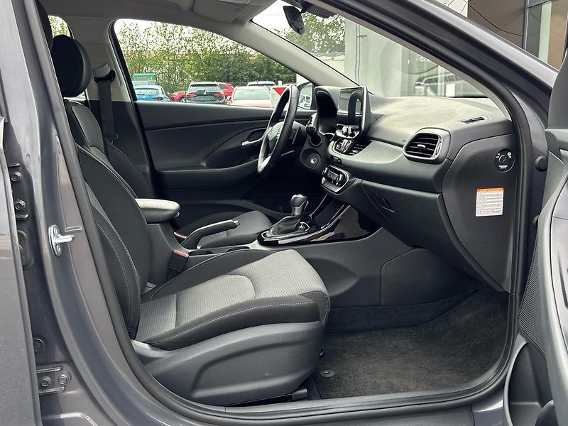 Hyundai i30 Smart DCT - fotka 9 z 23