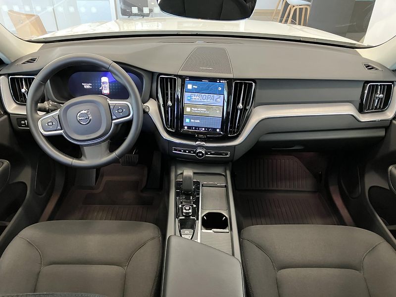 Volvo XC60 B4 FWD Momentum PRO AT8 - fotka 21 z 47