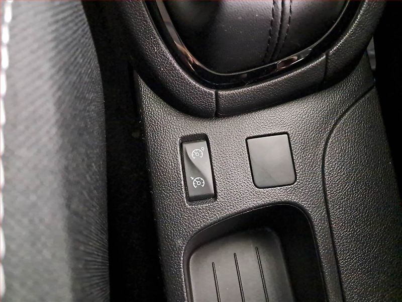 Renault Clio (2019) 0.9 TCe, Navi, Tempomat - fotka 16 z 21