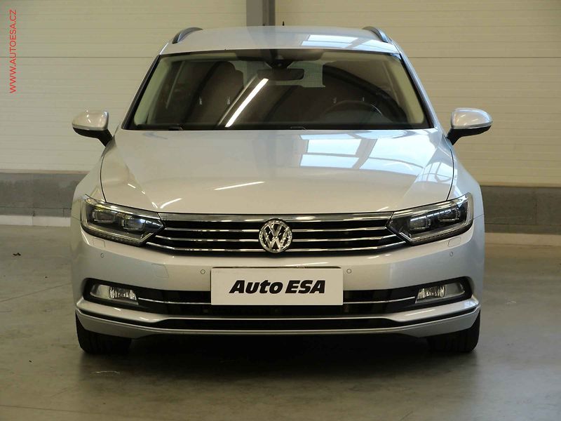 Volkswagen Passat (2019) 2.0TDi, navi, masáž - fotka 2 z 23