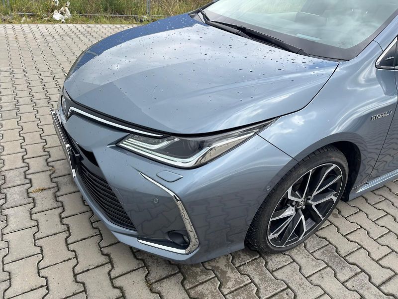 Toyota Corolla 1.8 HSD e-CVT Executive VIP - fotka 27 z 28