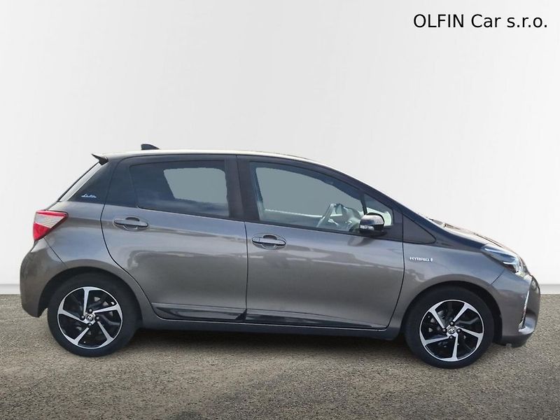 Toyota Yaris Selection Smart 1,5 Hev - fotka 6 z 28