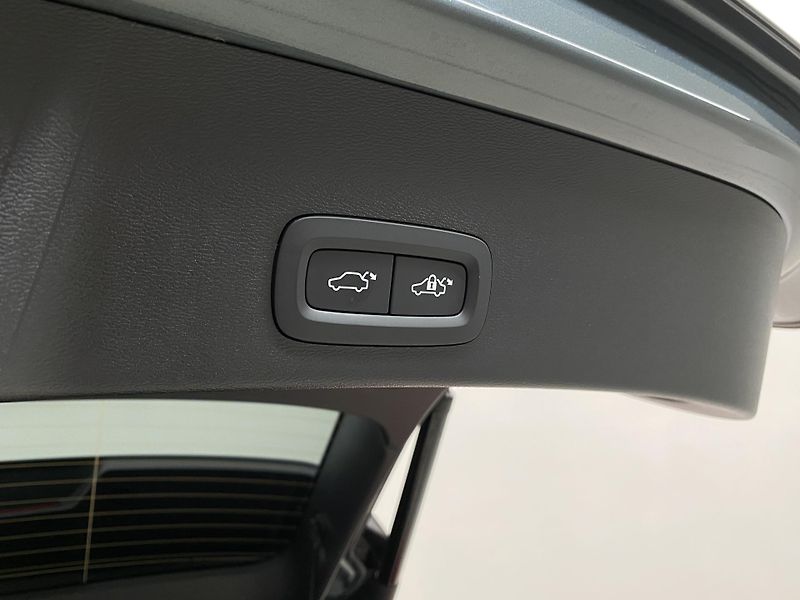 Volvo XC40 B3 DARK PLUS AUT CZ - fotka 32 z 56