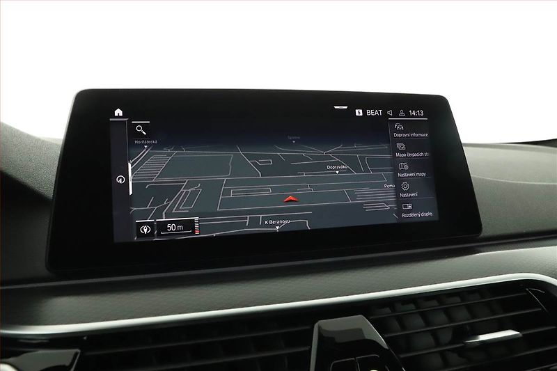 BMW Řada 5 (2021) 540i xDrive - fotka 12 z 20