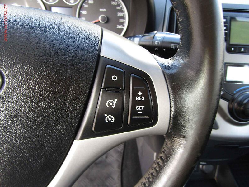 Hyundai i30 (2012) 1.6 CRDi, ČR, AC, tempo - fotka 13 z 16