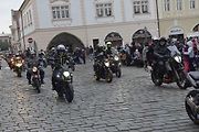 Štědrodenní motorkářská vyjížďka se srazem na Karlově náměstí v Kolíně.