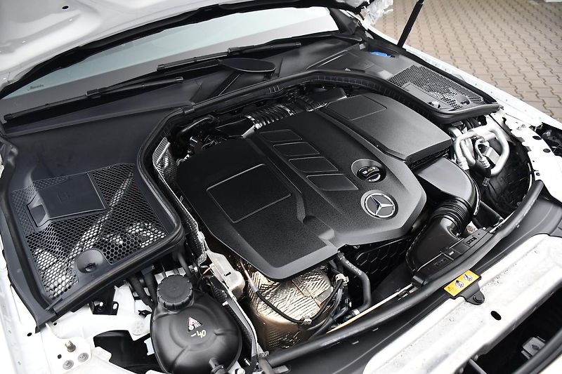 Mercedes-Benz Třídy C 200d PRAV. SERVIS MB 2xPNEU - fotka 52 z 55