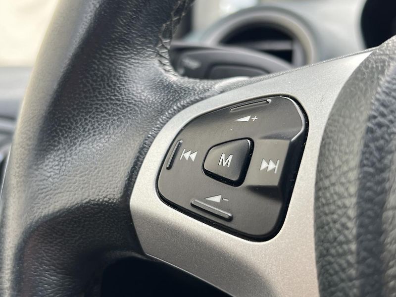 Ford Fiesta 1.25i  ZÁMEK Ř.P. PŮVOD ČR - fotka 12 z 37