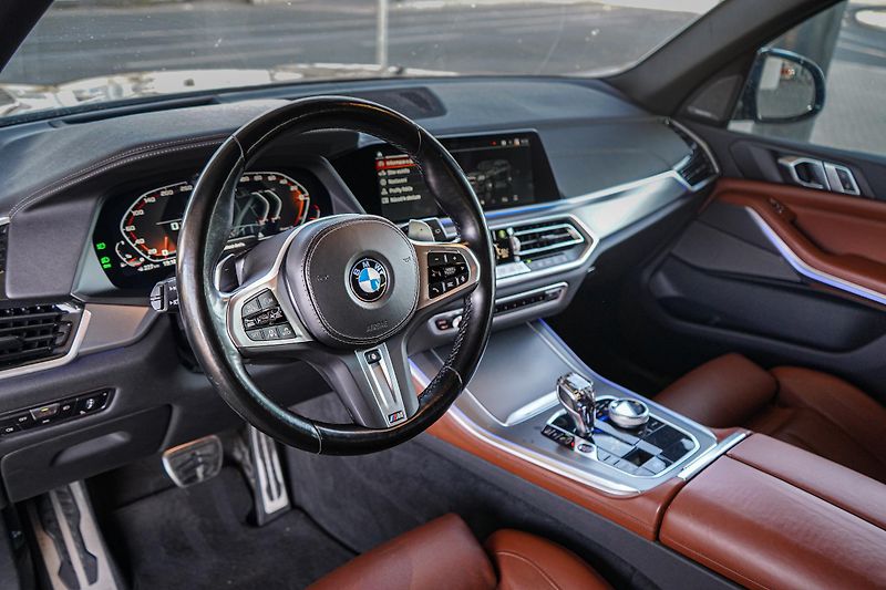 BMW X5 (2022) BMW X5 M50i - fotka 13 z 50