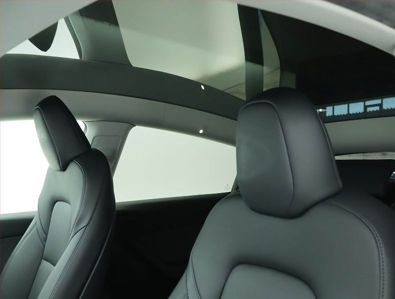 Tesla Model Y (2022) Performance 79kWh, SoH 91% - fotka 19 z 21