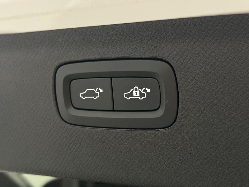 Volvo XC90 T8 AWD RECHARGE BRIGHT PLUS CZ - fotka 27 z 55