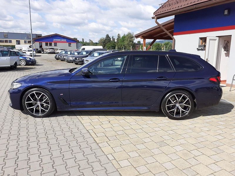 BMW Řada 5 (2023) 540d x Drive 250 Kw  ČR - fotka 6 z 46