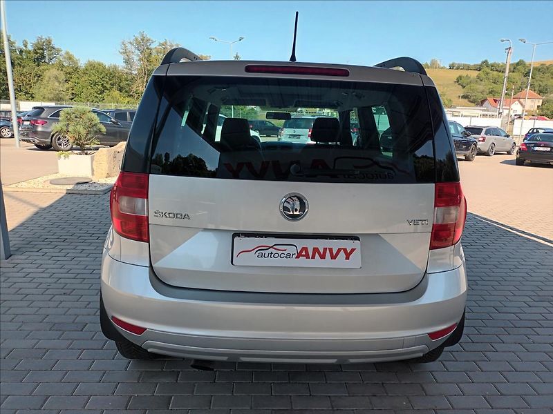 Škoda Yeti 1,2 TSI,77KW,SERVIS,PANO,TAŽNÉ - fotka 6 z 35
