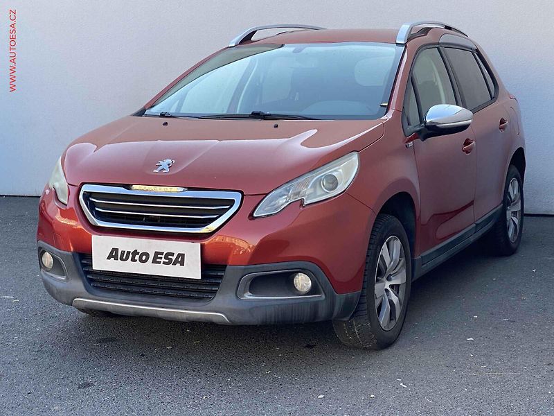 Peugeot 2008 (2015) 1.2PT, Style, navi - fotka 3 z 17
