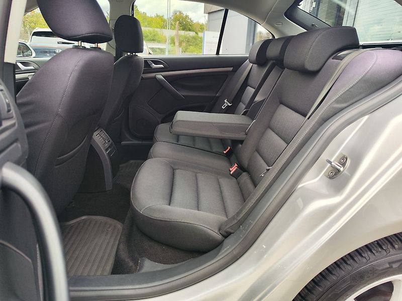 Škoda Octavia 1.6 FSI/85kW Elegance - fotka 10 z 25