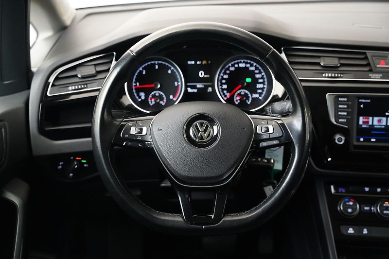 Volkswagen Touran - fotka 17 z 29