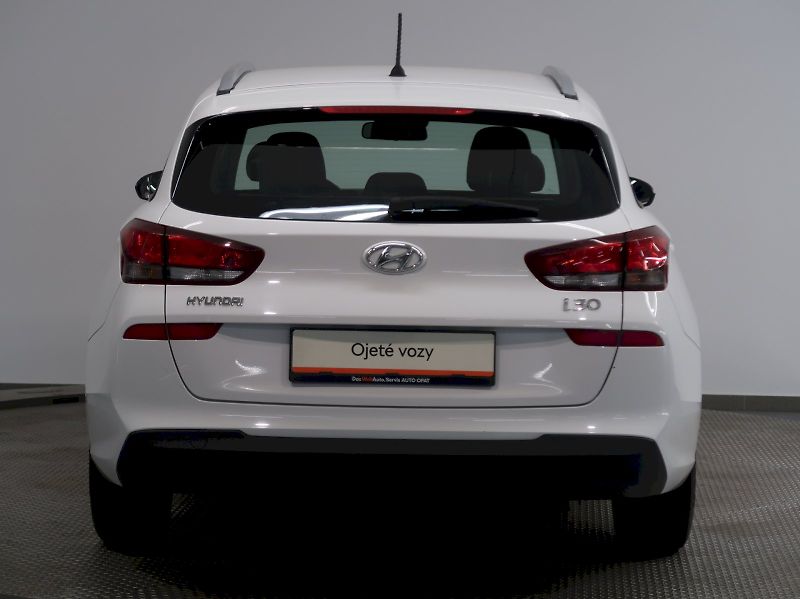 Hyundai i30 (2019) 1.6CRDI 85KW - fotka 9 z 29