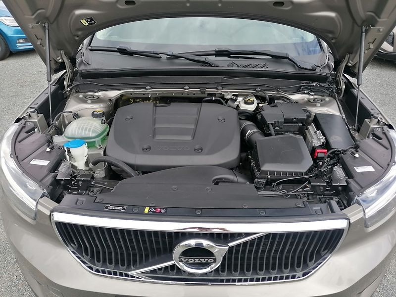 Volvo XC40 (2020) T3 Panorama,Kůže,Winter Paket - fotka 34 z 35