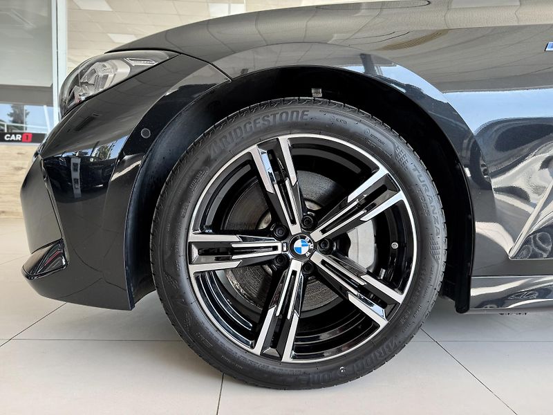 BMW Řada 3 330i xDrive*M-SPORT*Distronic - fotka 40 z 41