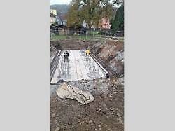 Most v Mojžíři na výpadovce na Děčín prochází rekonstrukcí.