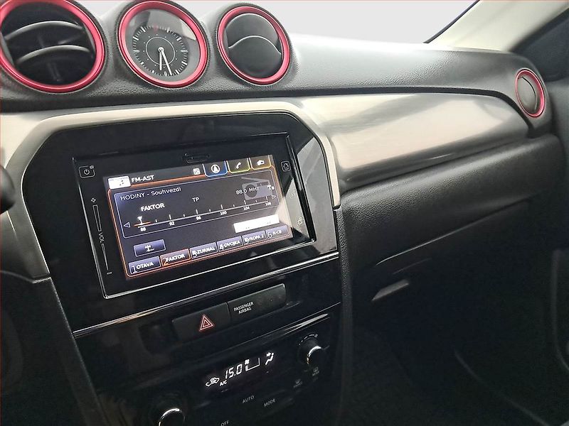 Suzuki Vitara (2017) S 1.4 BoosterJet, ČR,1.maj - fotka 12 z 21