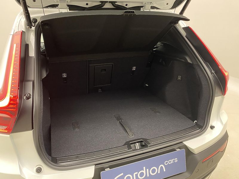 Volvo XC40 (2026) B4 AUT DARK PLUS - fotka 5 z 65