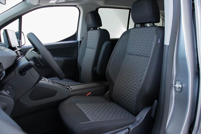 Peugeot Rifter GT DIESEL 130 AUT - fotka 8 z 15