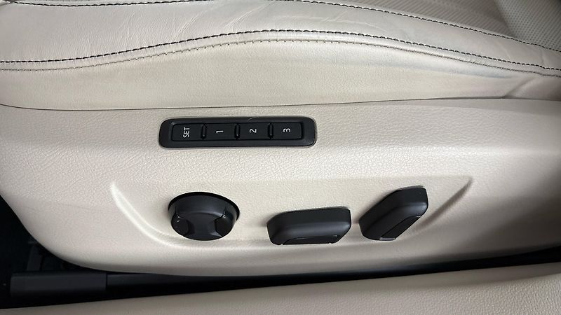 Škoda Superb 2.0 TDI DSG 4x4 L&K - fotka 22 z 32