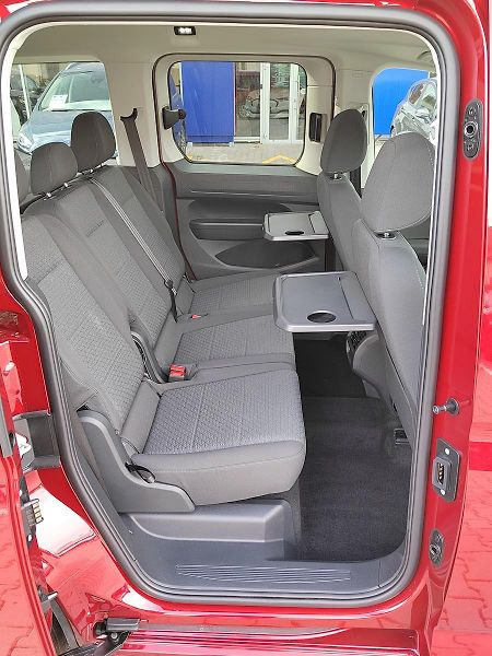 Ford Tourneo Connect 2,0 EcoBlue 90kW/122 koní 6 st - fotka 14 z 28