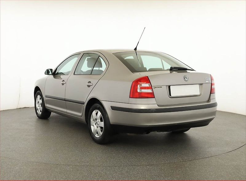 Škoda Octavia (2008) Elegance 1.6, Serv.kniha - fotka 4 z 16