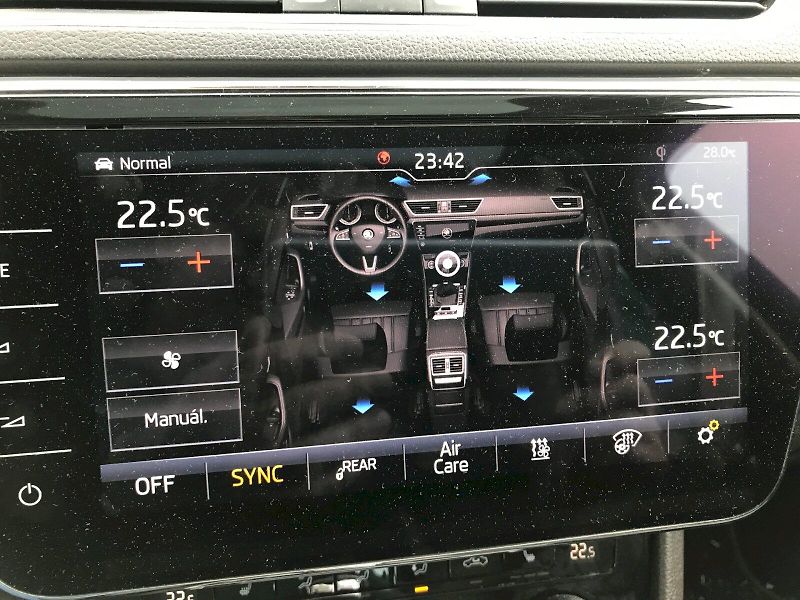 Škoda Superb (2020) GRT L K TS 200/2.0 A7A - fotka 13 z 35