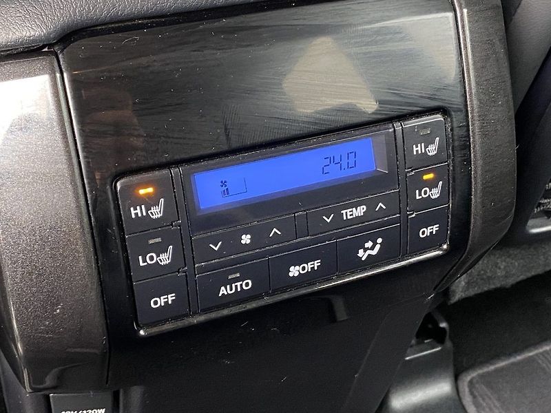 Toyota Land Cruiser 2.8D, ČR, Executive, DPH, 4x4 - fotka 13 z 27