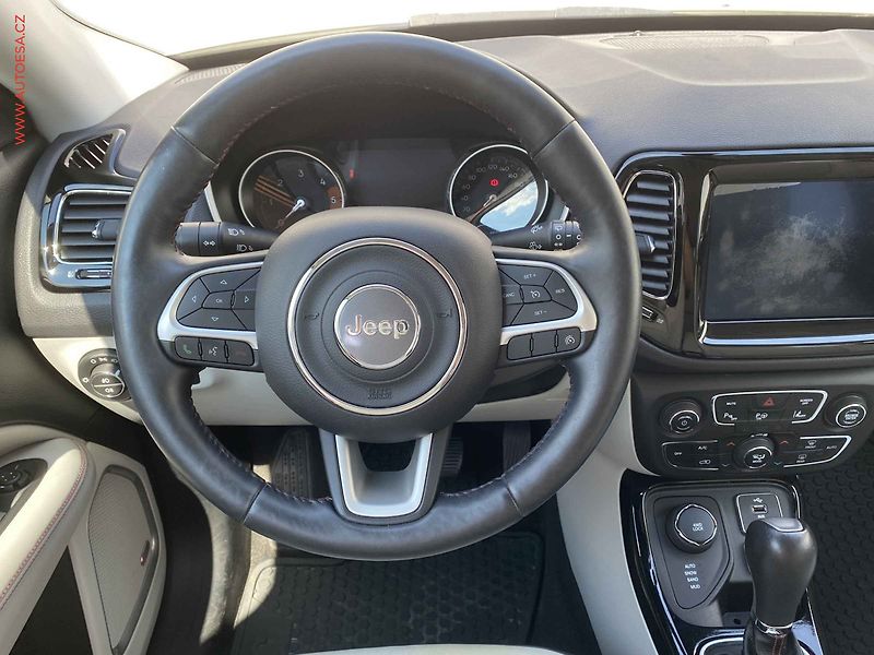 Jeep Compass (2018) 2.0MJT 4x4, ČR, Limited, AT - fotka 11 z 20