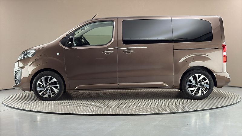 Citroën SpaceTourer 75 kWh AUT Shine - fotka 4 z 29