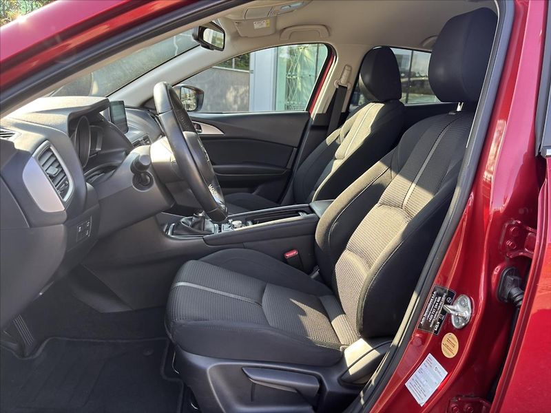 Mazda 3 2,0 i Attraction PLNÝ SERVIS - fotka 10 z 39