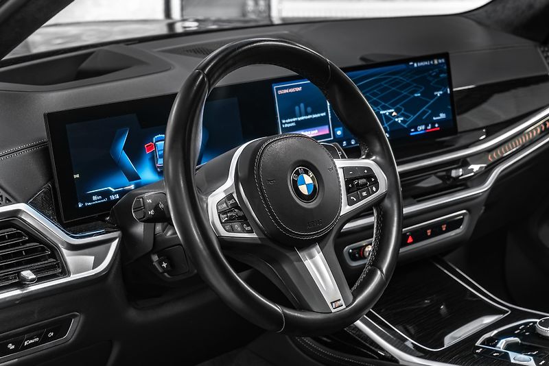 BMW X7 40D PANORAMA/M PAKET/HUD - fotka 15 z 23