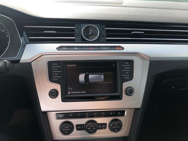 Volkswagen Passat 2.0 TDI DSG - fotka 20 z 29