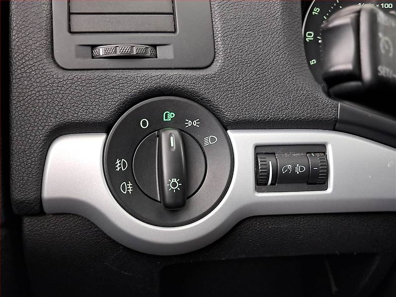 Škoda Octavia (2008) Scout 2.0 TDI, 4X4, Tempomat - fotka 16 z 17